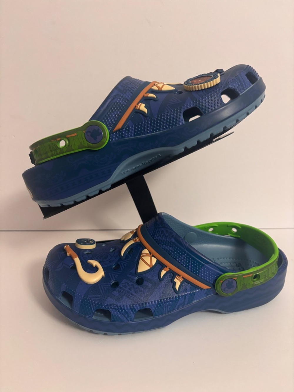 CROCS Disney MOANA size M7 W9 ~ Like New